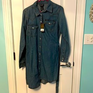 Wrangler retro Art of the Cowgirl denim dress. Size Medium. New with tags!